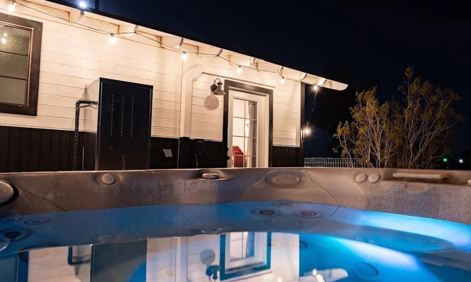 Yucca Valley Cabin | Geronimo Romantic Stargazing Cabin with a hot tub!