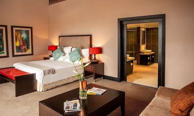 Maseru House | An Undeniable Jewel in Lesotho! Onsite Swimming Pool, Sauna & FREE Parking!