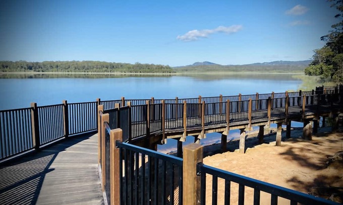 Landsborough House | The Hideaway is a lake house situated on the Ewan Maddock Dam, Glenview.