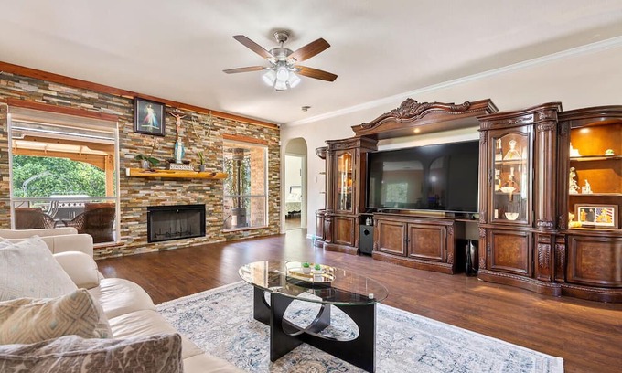 Helotes House | Absolutely gorgeous! 1/2+ acre corner lot w/ trees