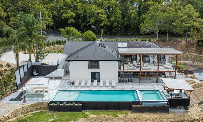 Stotts Creek House | Chateau On Cudgen - Farm stay only a short drive to Kingscliff