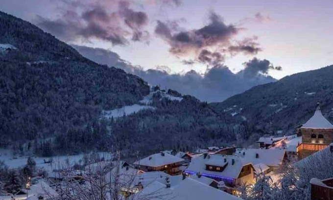 Queige Apartment | Apartment 'Gite Place Du Lavoir' with Mountain View and Wi-Fi