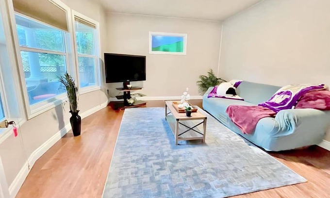 University District House | 5505 16th Ave NE, Seattle WA 98105