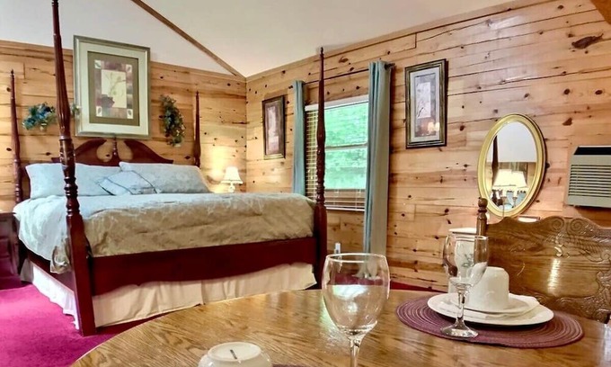 Eureka Springs Cabin | Wisteria Lane 2 Secluded, Front Porch, Spa Tub