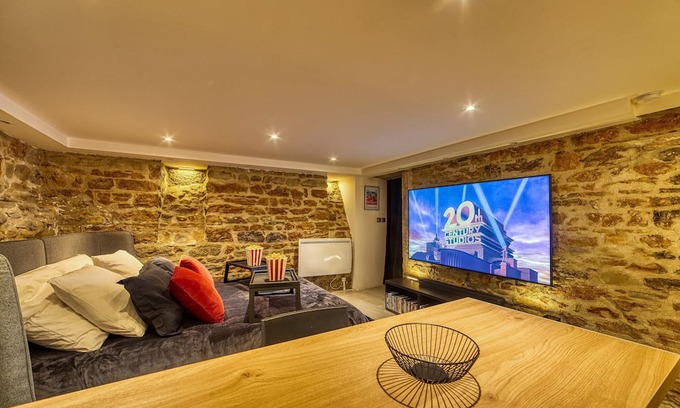 Boucle - Gros Caillou Apartment | The Cinema Room - Vivez une Expérience Unique !