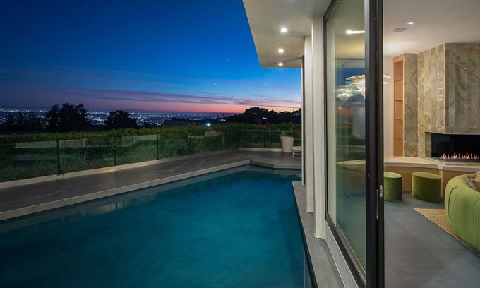 Hollywood Hills West House | Elvis House! 4bdr - View/Pool!