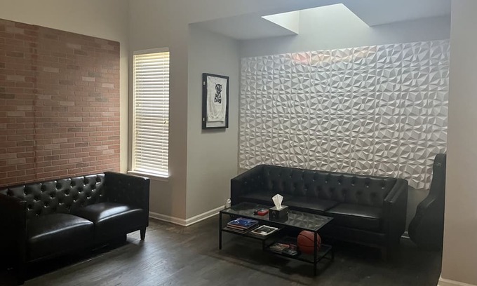 Lindbergh House | Modern 2BR Loft in Trendy Buckhead - Urban Retreat, 2 Baths