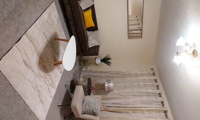 Chapeltown House | Remarkable 3-Bed House in Leeds