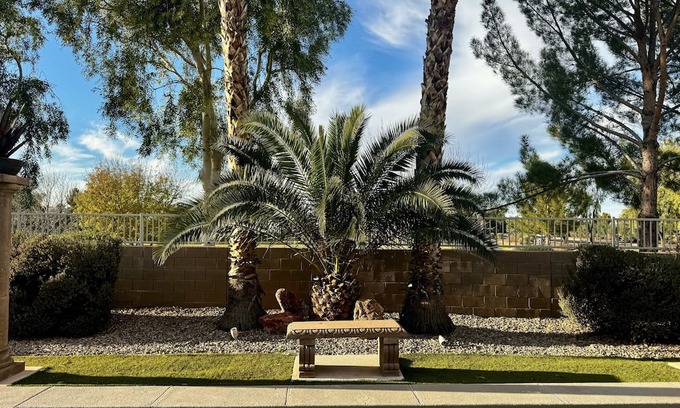 Surprise Farms House | Spacious Spring Training Home with 6 bedrooms, game room, pool and putting green