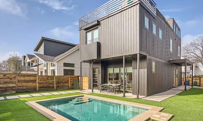 Chestnut House | New! 4 BDRM w/POOL Mins To DT