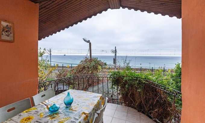 Bakırkoy Apartment | Amazing House with Sea View in Bakirkoy