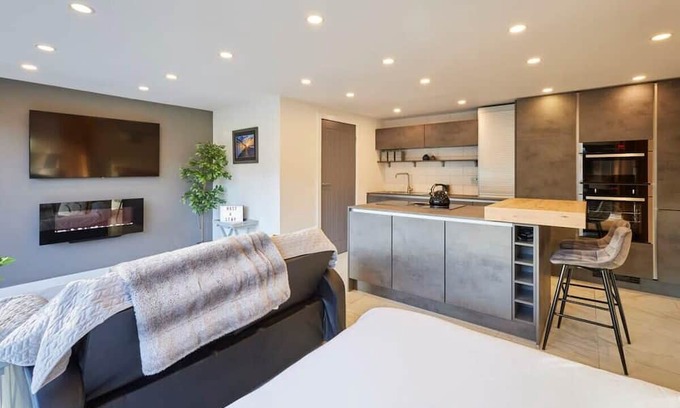 Holmbridge Apartment | Host & Stay | Pâl Lodge