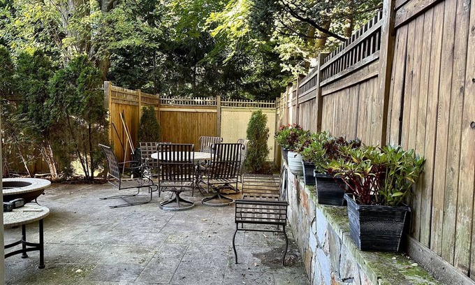 Greenwich House | BEAUTIFUL TOWNHOUSE ON BRUCE PARK 10 MIN WALK TO TRAIN ON GREENWICH AVE