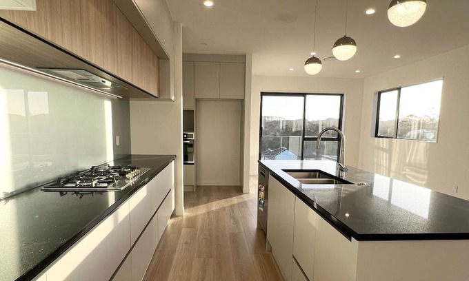 Orewa House | Beautiful 4 bedroom, 3 bathroom house 2.6km from the Orewa Beach