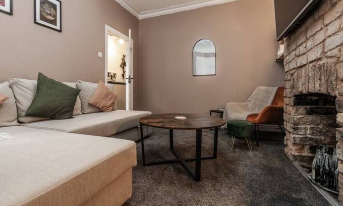 Liverpool House | FREE Parking- Sleeps 8, Victorian terrace home