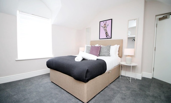 Penarth Apartment | Stay with Free Parking at Archer Road, Penarth