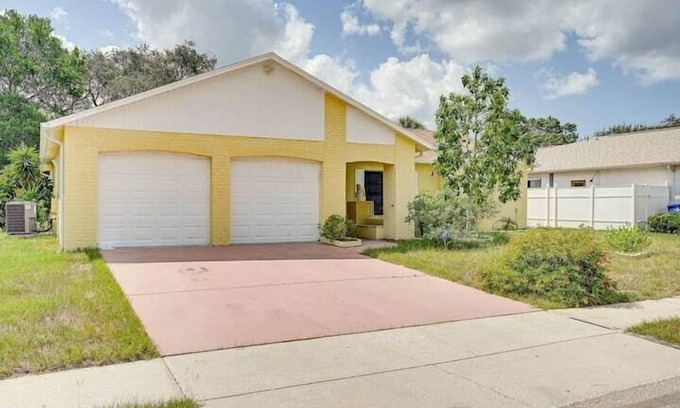 Orchid Lake Village Apartment | 3 Bedroom 736504 by Houzlet