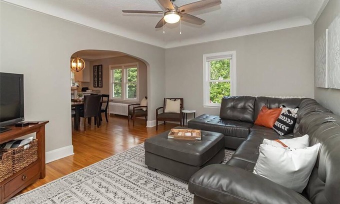 Harrison House | 2-Bedroom Duplex with Pvt Backyard in Minneapolis