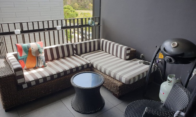 Little Bay Apartment | Eastern Suburbs Coastal Apartment with Large Balcony
