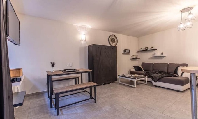 Riom Apartment | Studio Rue Grenier Riom Avec Garage