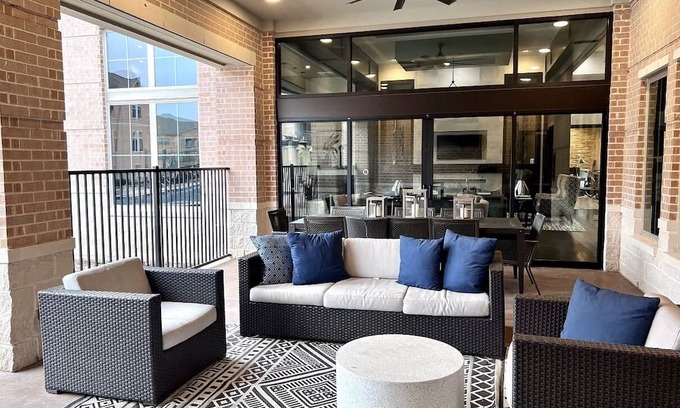 Oak Cliff Apartment | 25% OFF 2BD Gym Resort Pool Kessler park - Dallas