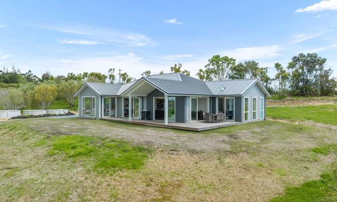 Mangawhai House | Tara Olive Sanctuary - Large, stylish, sunny holiday home in a beautiful rural setting