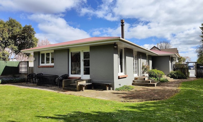 Invercargill House | Peaceful by the Park