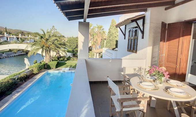 Plepi Apartment | Beachside fully equipped flat with seaview