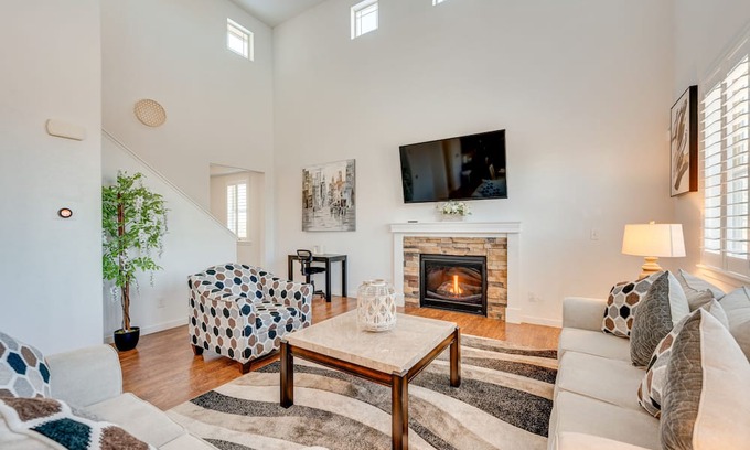 Commerce City House | Stunning Commerce City Home w/ Spacious Backyard