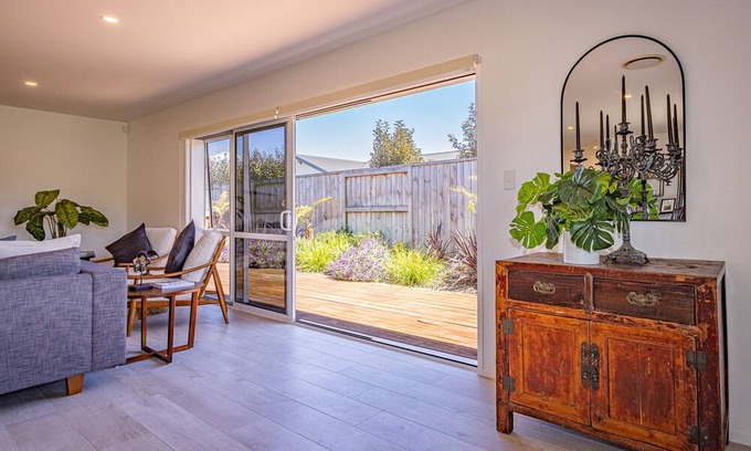 Kinloch House | Lake Haven on Montgomery - Kinloch Holiday Home