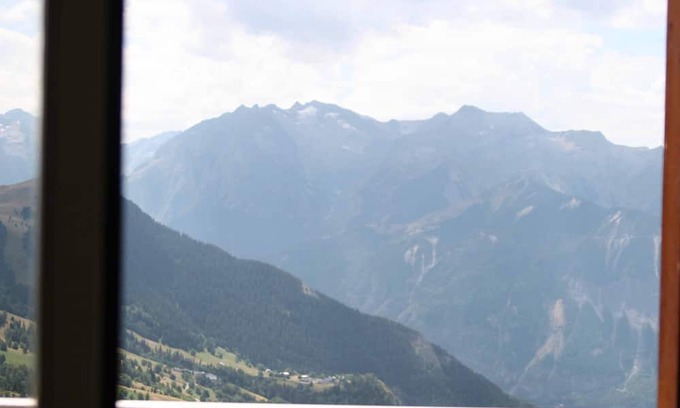 Eclose-Ouest Apartment | Apartment Alpe d'Huez sleeps 5 - breathtaking mountain view - close to ski lifts