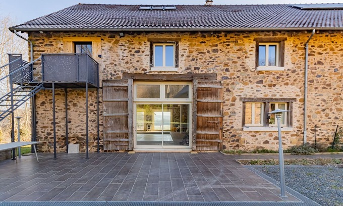 Savignac-Ledrier Apartment | Apartment 'Le Gîte De La Ferme Du Château' with Private Terrace, Shared Garden and Wi-Fi