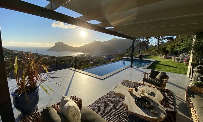 Hout Bay House | luxurious ocean-view villa in a gated estate - 5 minutes from the beach
