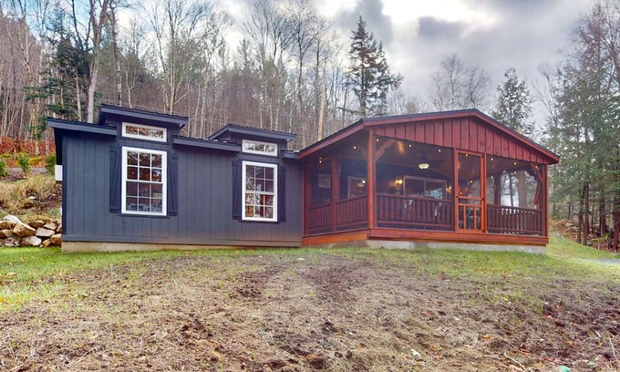 Long Lake House | Tree-lined lakefront cottage close to marina with partial AC - dog-friendly