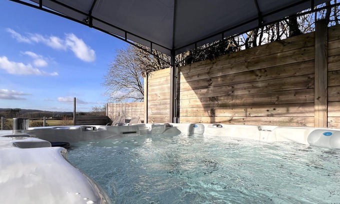 Harre House | Beautiful house with spa and pool