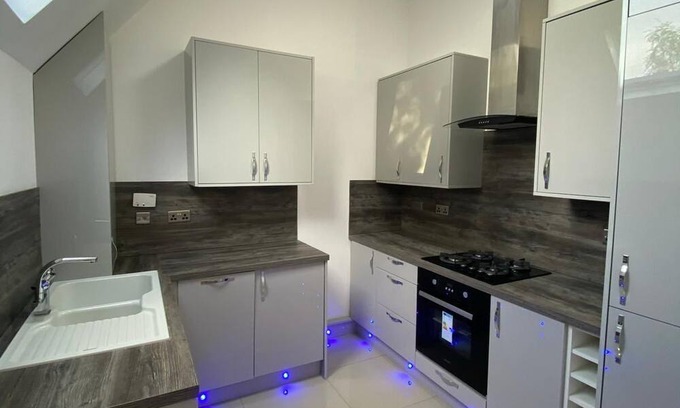 Wolverhampton Apartment | Remarkable 2-Bed Penthouse in Wolverhampton