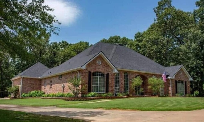 Brookston House | Beautiful Resort Home Central to Casino and Paris!