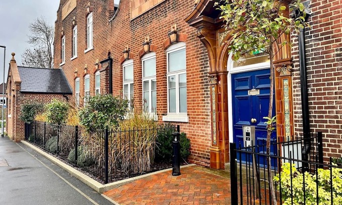 St Albans House | Pass the Keys | Stylish Unique 2 Bed Duplex Apartment with Parking