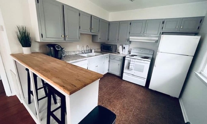 Knoxville House | Nomads unite! Stay in my home! Bike to downtown!