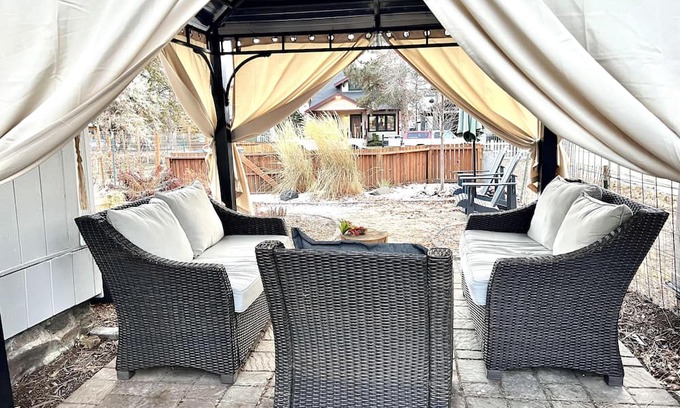 Old Bend Cottage | Modern Downtown Cottage, 100+mbps Wifi, A/C, Walk Everywhere