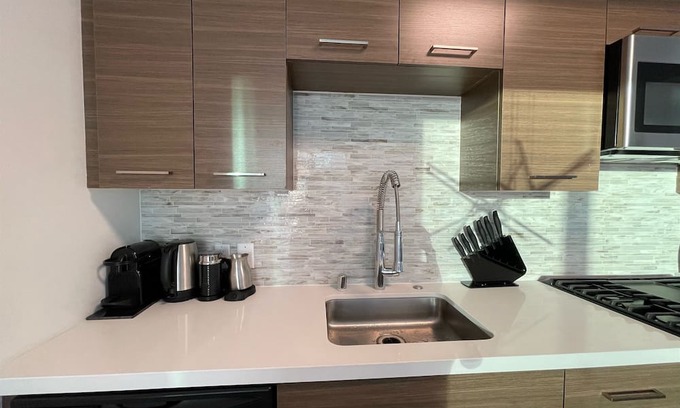 Glendale Apartment | Cozy Family Retreat by Magic Mountain - Timeless Charm Awaits