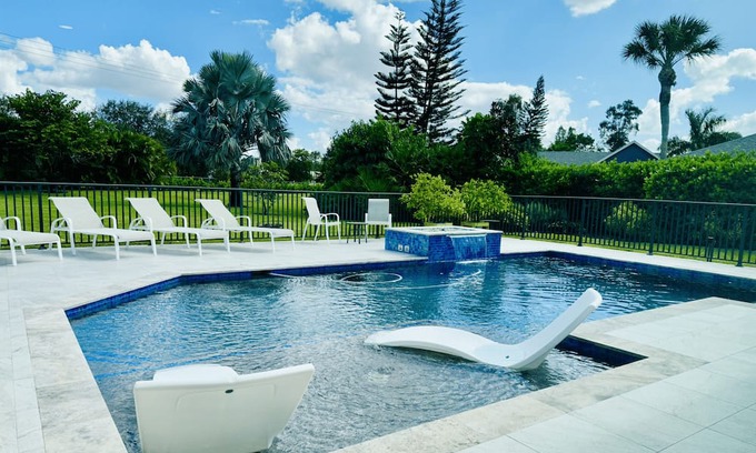 Imperial Golf Estates House | Masters Modern Art House—Heated Pool & Game Room