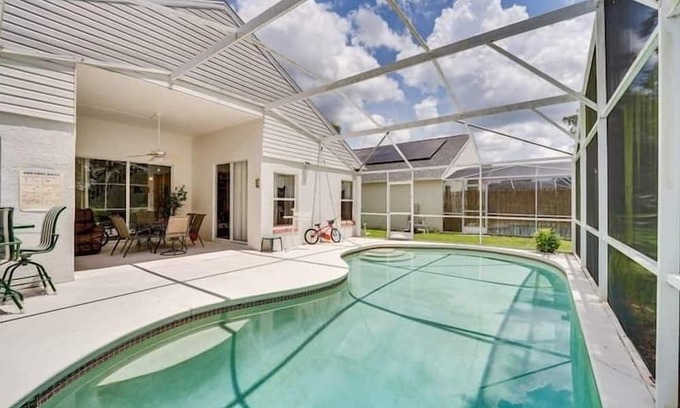 Chatham Park Apartment | 4 Bedroom 721378 by Houzlet