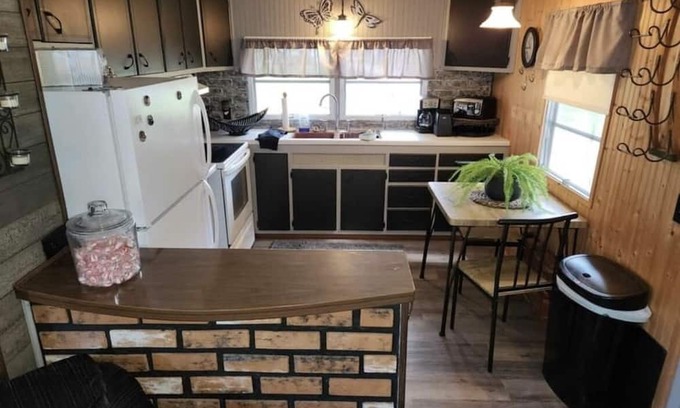 Clintonville Cabin | Cozy Cloverleaf Chain Lakes Rental