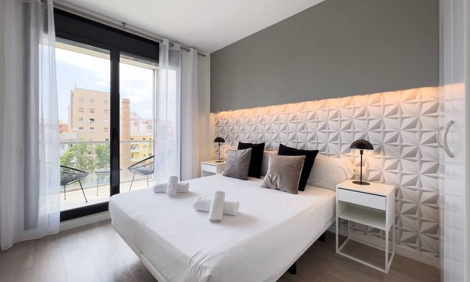 El Parc i la Llacuna del Poblenou Apartment | ChicStays Apartment Vila Olímpica