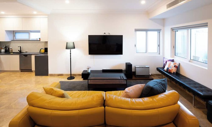 Eastlakes House | Spacious Luxury Home nr SYD Airport, CBD & Beaches