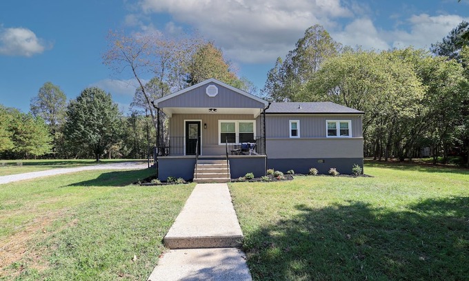 Henry Cottage | Driftwood Cottage- Smith River Fly Fishing retreat