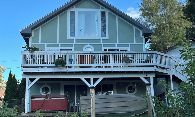 Algonquin House | Historic 3-bedroom house on the Fox River in Downtown Algonquin