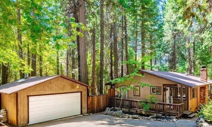 Apple Hill Cabin | Charming Cabin Close to Lake ~ Apple Hill ~ Tahoe