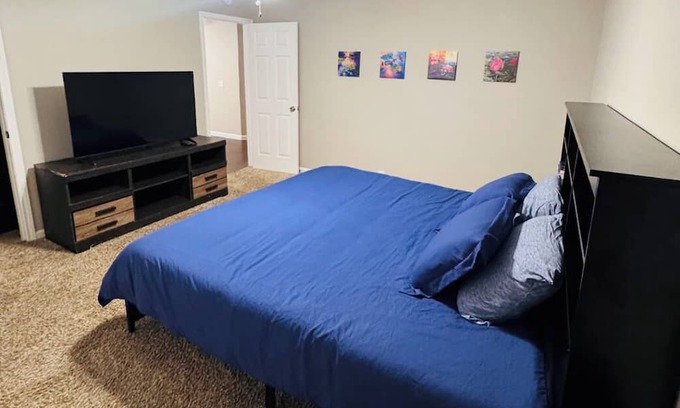 Oak Trails House | Peaceful Entire Home 15 Mn IAH, 25 Mn from Downtown, WFH Station, Up to 6 Guests